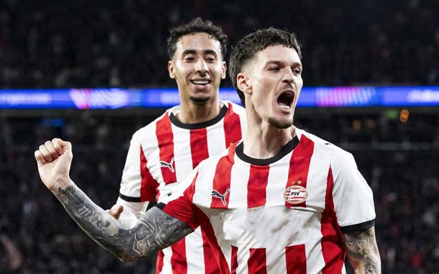 埃因霍温训练开放日,转会期篮板制胜引欢呼,荷甲在即,赛程密集仍需轮换(荷甲埃因霍温vs福图纳) 埃因霍温训练开放日,转会期篮板制胜引欢呼,荷甲在即,赛程密集仍需轮换(荷甲埃因霍温vs福图纳)