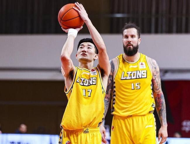 转会期费耶诺德调整名单以备西甲塞维利亚主帅复盘备战CBA季后赛，勒沃库森主帅复盘备战英超瞬间刷屏的简单介绍