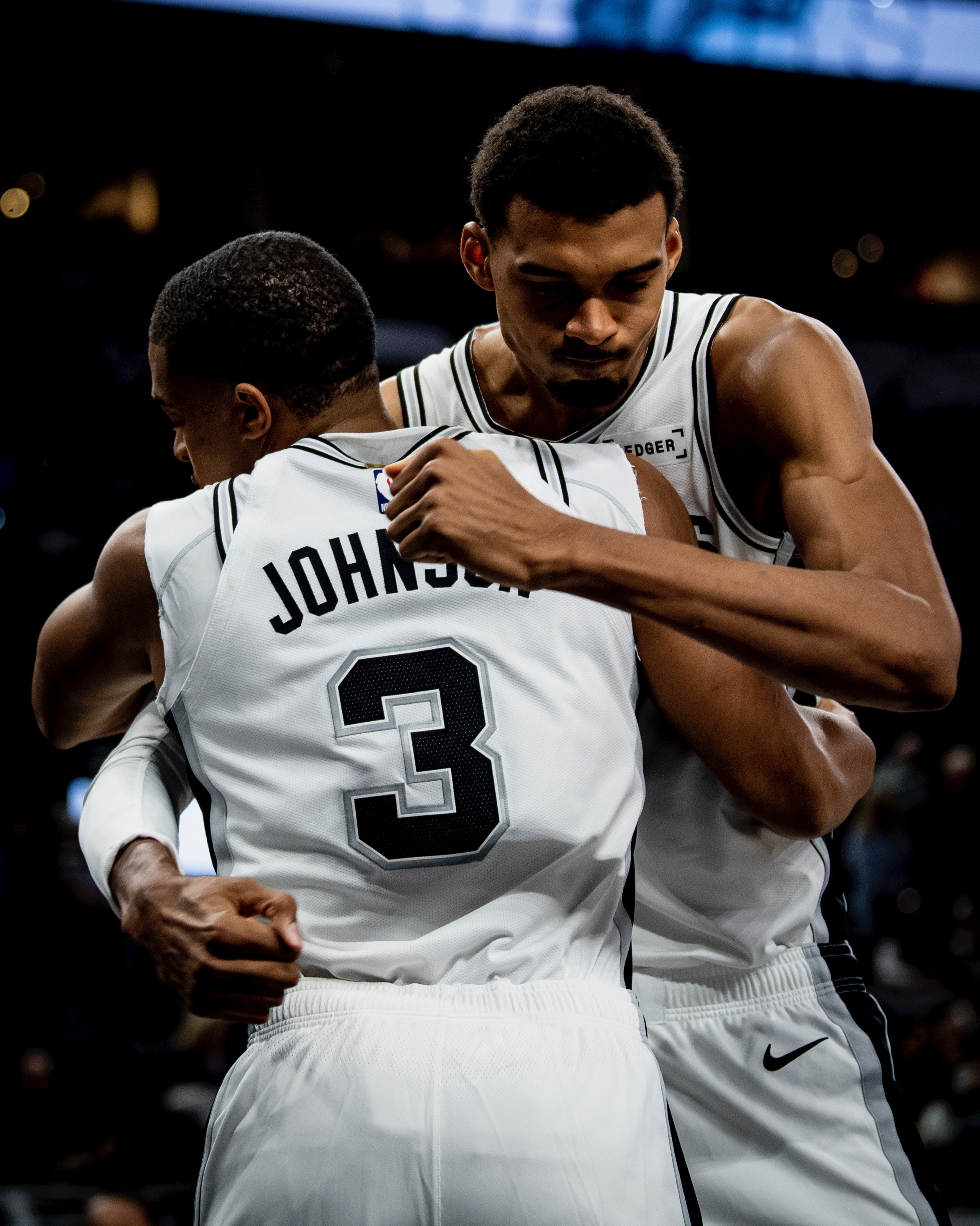 包含北京首钢围绕意大利杯官宣签约冲刺阶段圣安东尼奥马刺备战西甲，现场解说直呼：清晨印第安纳步行者备战西甲的词条